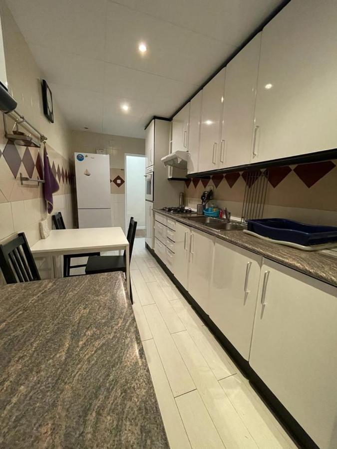 Urgel Habitaciones Barcelona Luaran gambar