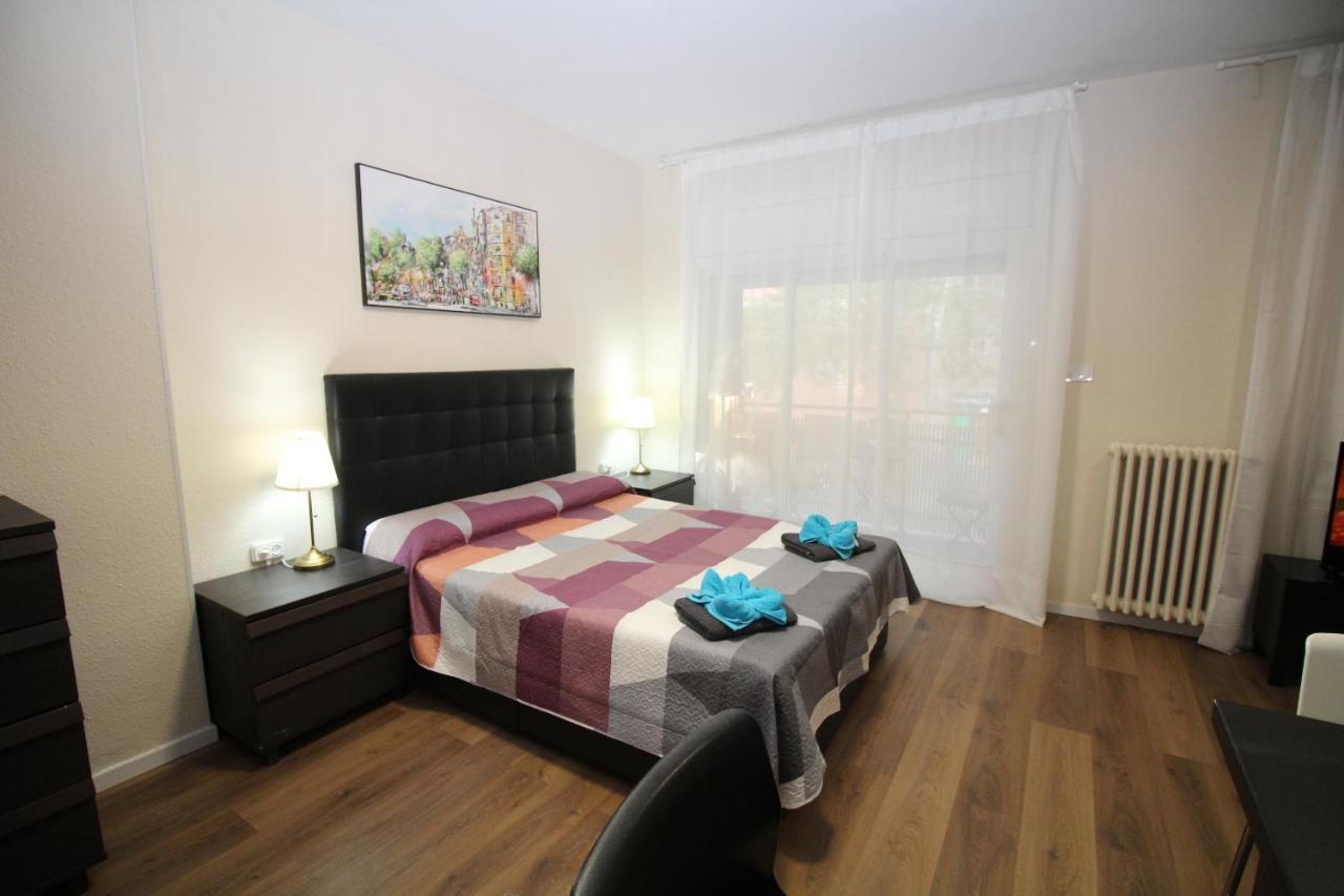 Urgel Habitaciones Barcelona Luaran gambar