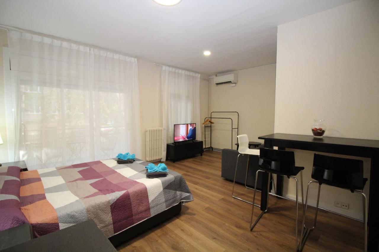 Urgel Habitaciones Barcelona Luaran gambar