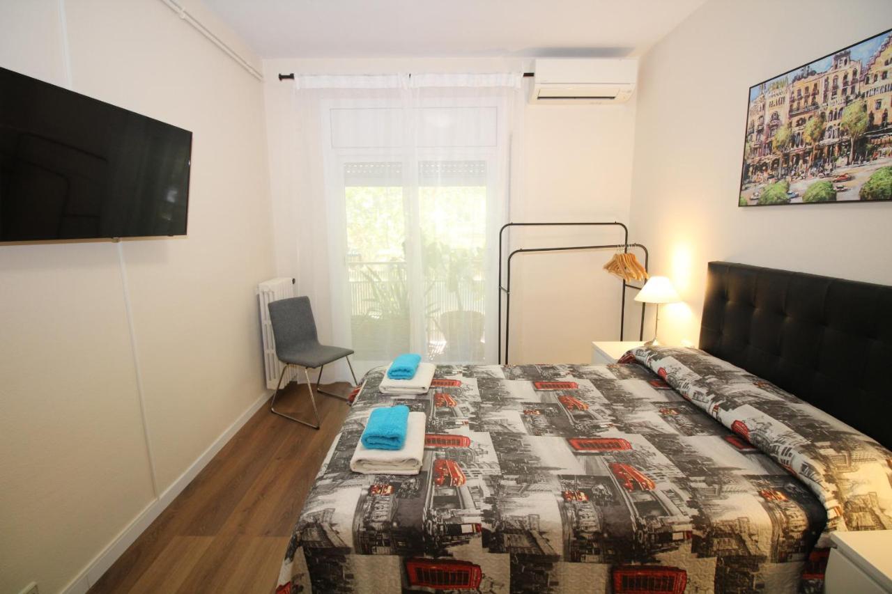 Urgel Habitaciones Barcelona Luaran gambar