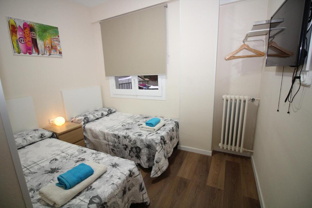 Urgel Habitaciones Barcelona Luaran gambar