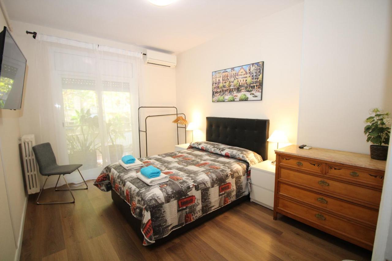 Urgel Habitaciones Barcelona Luaran gambar